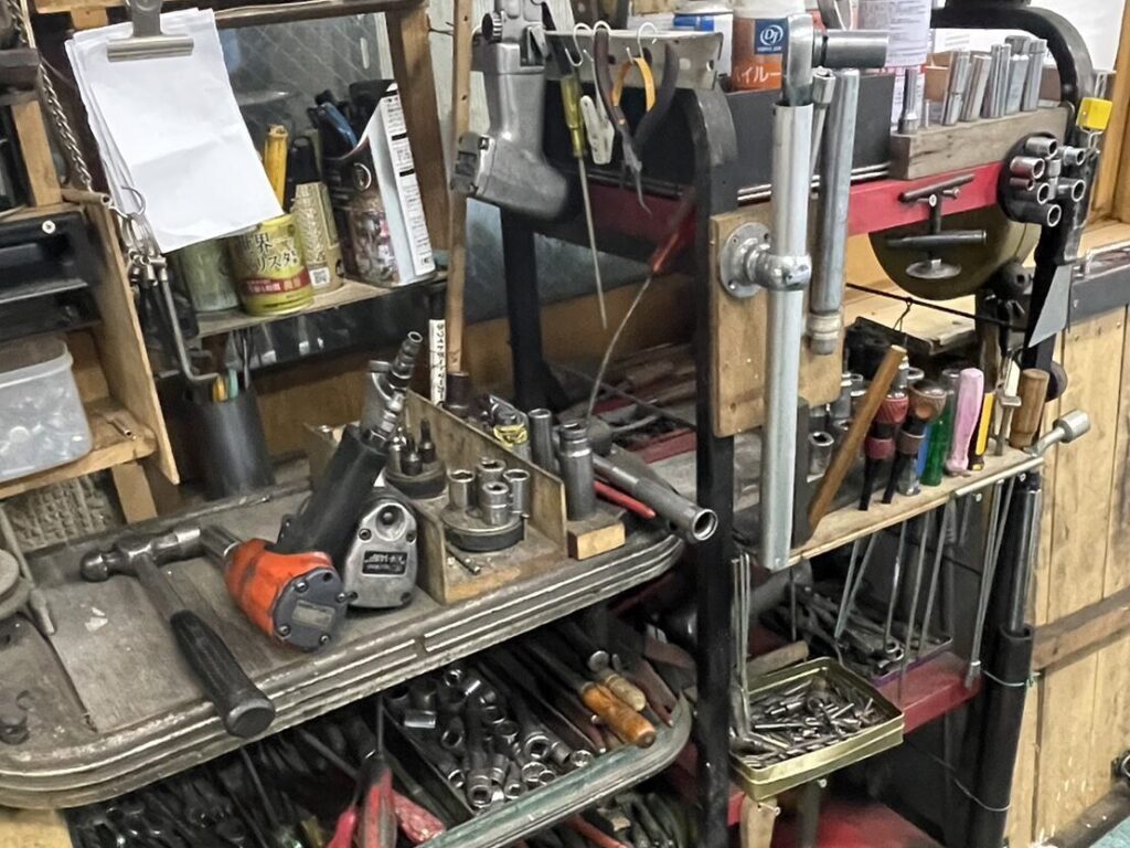 次回の車検まで不安なくお乗りいただくために、必要な部品交換がある場合もまずご説明させていただいてから交換しています。
練馬区　整備工場　認証　斉藤自動車　斎藤自動車　齋藤自動車　齊藤自動車